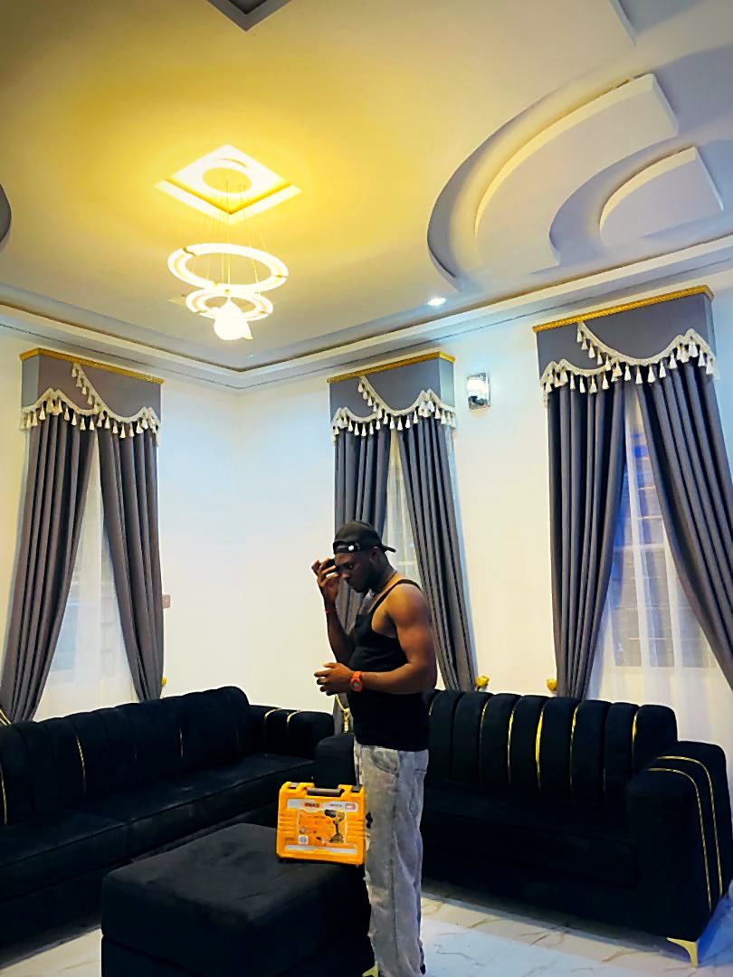 Finished sitting room with POP ceiling and custom curtains by Mojhometouch