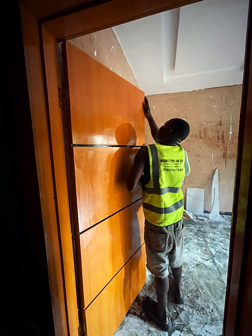 Wood-grain door finishing